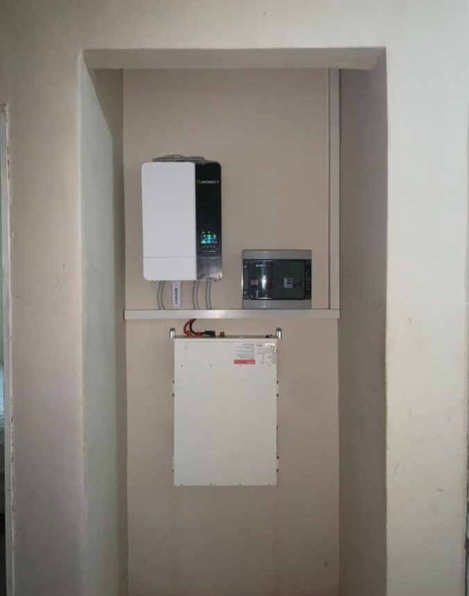 Reliable Solar Energy Storage in Zimbabwe: Hicorenergy I-BOX 48100R & Growatt Inverter Installation